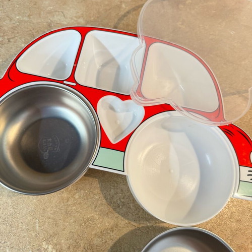 Children's plate car shape with lid like new