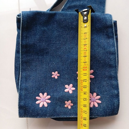 Denim crossbody bag with embroidered flowers used, blue