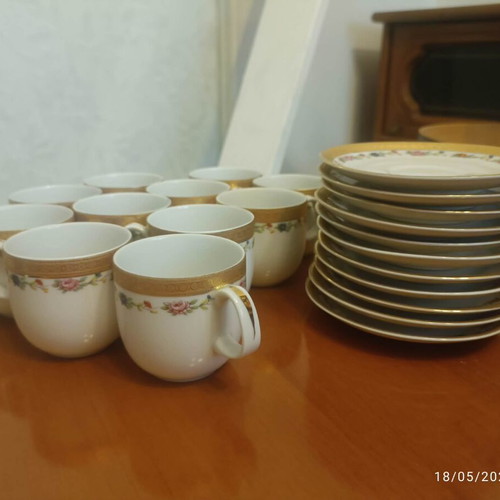 Butchenruther set of 11 small cups with saucers like new