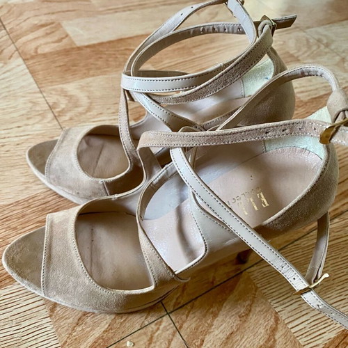Nude suede and patent leather pumps like new, size 37