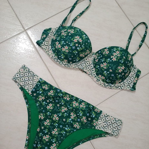 Green floral bikini set like new with lace details