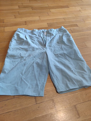 Bermuda shorts used, mint color, size medium