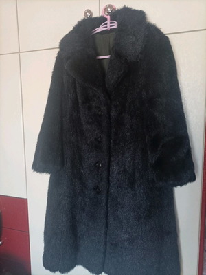 Μακρύ οικολογικό γούνινο παλτό σε μαύρο, L/XL