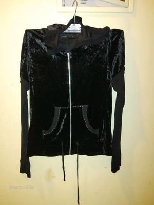 Velvet sweatshirt with rhinestones size M like new, black