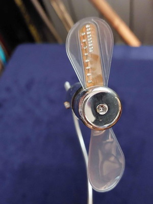 Logilink USB fan with clock like new