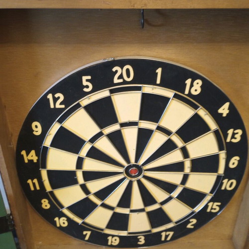 Smyth and Townley dartboard in wooden case new with six darts