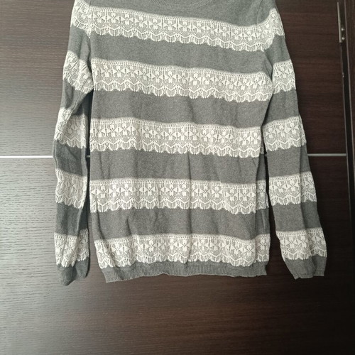 Thin sweater with lace in gray and white, like new, size S