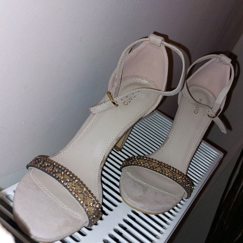 Migato sandals new, size 37, nude with rose gold rhinestones