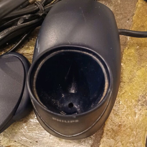 Philishave Cool Skin shaver charger used with trimming attachment