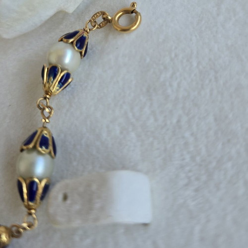 18K gold bracelet with white pearls and royal blue enamel