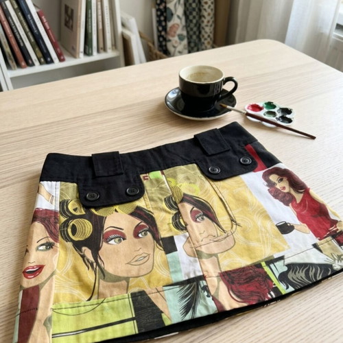 Mini Skirt Custo Barcelona new with pop-art print, size M