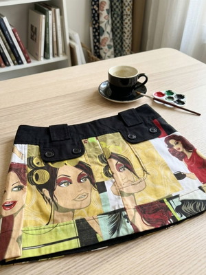 Mini Skirt Custo Barcelona new with pop-art print, size M