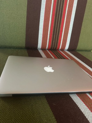 MacBook Pro 2015 μεταχειρισμένο με χαλασμένη οθόνη, 13.3’’ 8GB RAM 500GB SSD