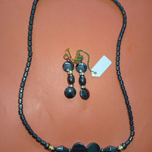 Vintage necklace and clip-on earrings set made of hematite like new