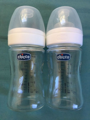 Стъклени бебешки шишета Chicco 150 мл като нови, комплект от две