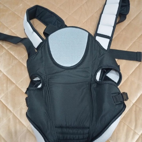 Baby carrier neutral color for 3-12 kg like new