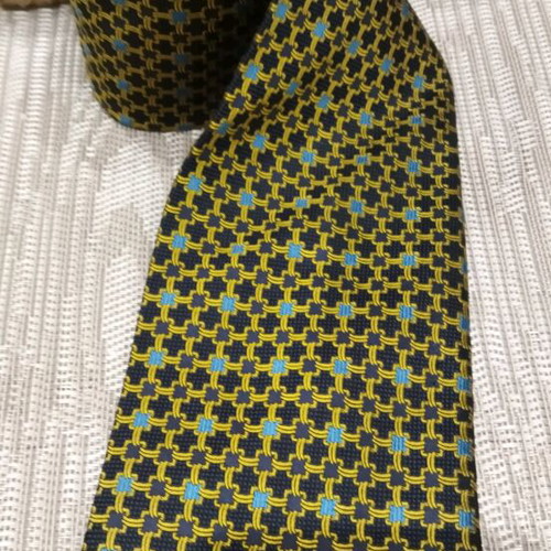 Frederick Theak silk tie like new, geometric pattern