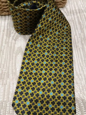 Frederick Theak silk tie like new, geometric pattern