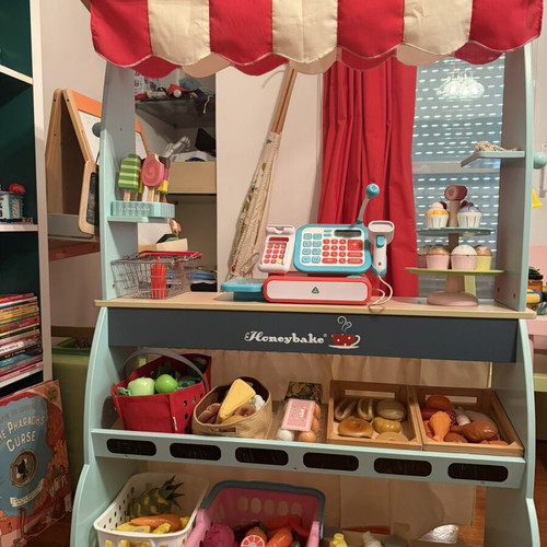 Le Toy Van Wooden Market Playset like new with accessories