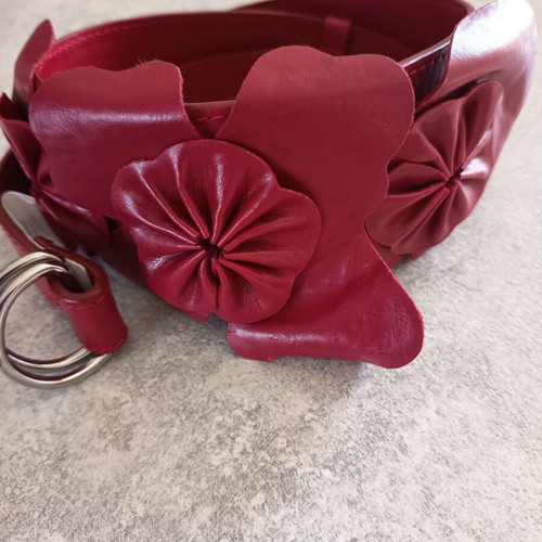 Oriflame women's belt like new, red, size 110 cm