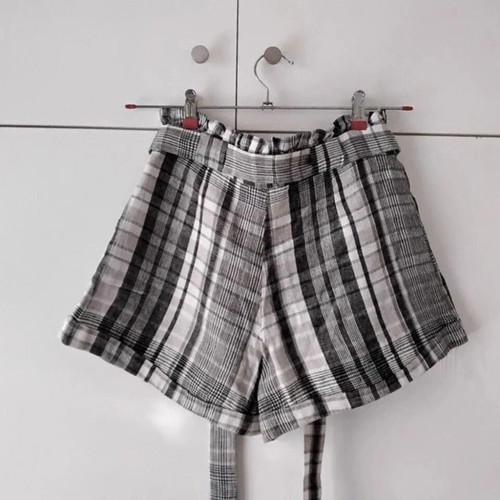 Linen high-waisted shorts Innocent like new, gray plaid with fabric belt
