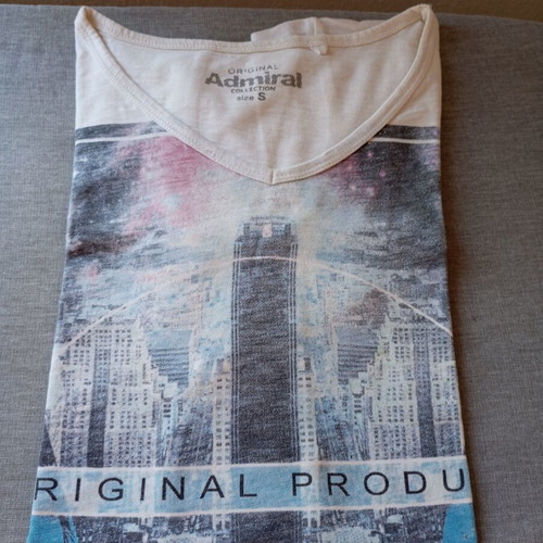 Admiral V-neck T-shirt with colorful graphic print, size S