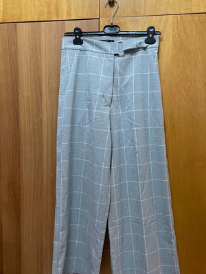 Desiree gray zip culottes medium like new with thin white line