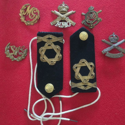 Epaulets and Pins Royal Navy Officer 1940-41 like new, set