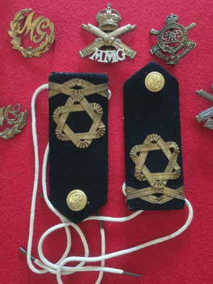 Epaulets and Pins Royal Navy Officer 1940-41 like new, set