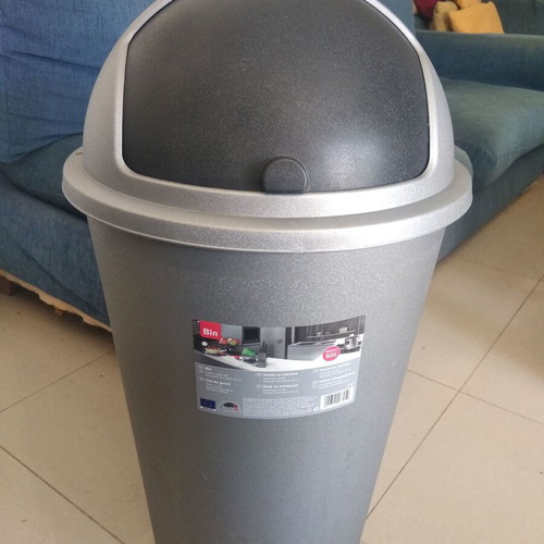 Plastic trash bin 50 liters