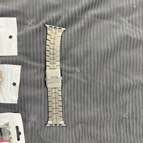 Apple Watch Ultra 2 με τιτάνια μπρασελέ σαν καινούργιο