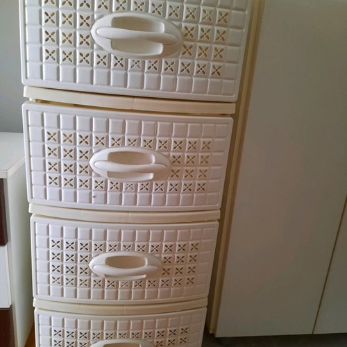 Plastic drawer unit 4 drawers new