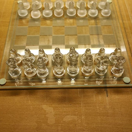 Glass chess set used 25cm×25cm for decoration or play