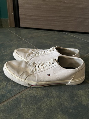 Παπούτσια sneakers Tommy Hilfiger νούμερο 44 σαν καινούργιο, άσπρα