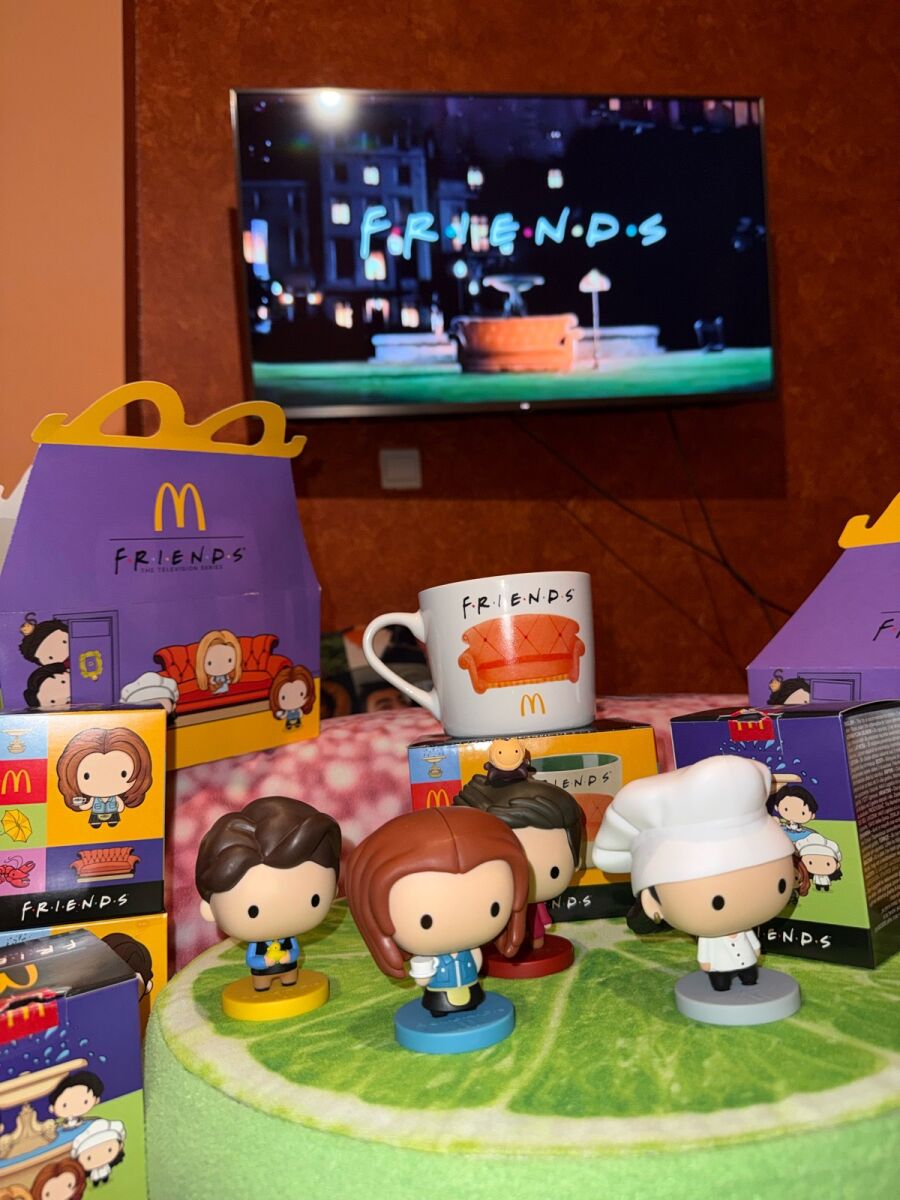 Friends x McDonald's collectibles… - € 134,99 - Vendora.cy