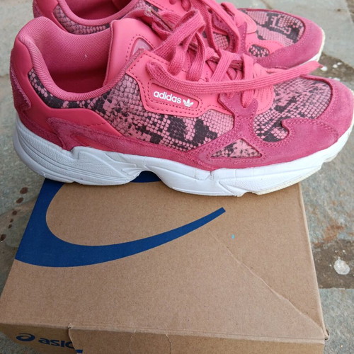 Adidas athletic shoes used, size 40 2/3, pink