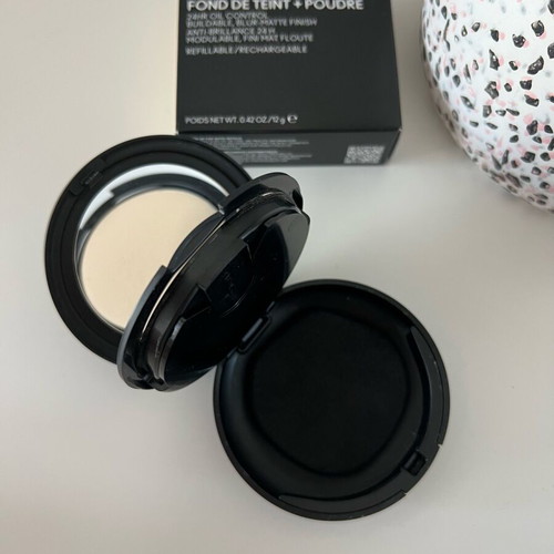 Mac Studio Fix Powder Plus Foundation like new, shade NC5