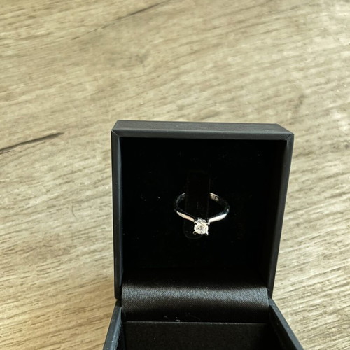 Monopetro ring 18k gold with 0.30ct diamond new