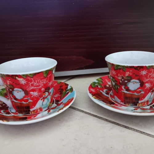 Christmas cup set used, in good condition