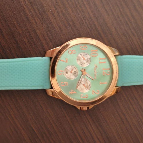 Fashion wristwatch green with rose gold like new