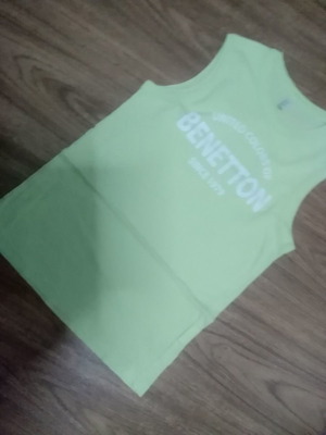 Μπλούζα Benetton μεταχειρισμένη, για 6 ετών, πράσινη