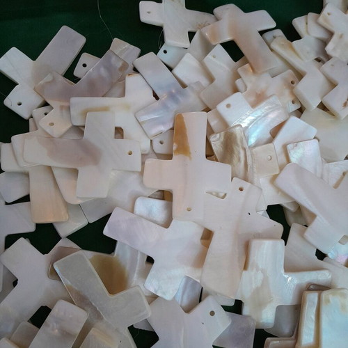 Lot of mother of pearls crosses like new, total 75