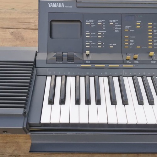 Υamaha synthesiser PSR-6300 μεταχειρισμένο με βάση και manual