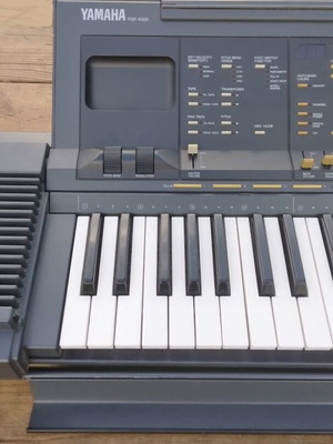 Υamaha synthesiser PSR-6300 μεταχειρισμένο με βάση και manual