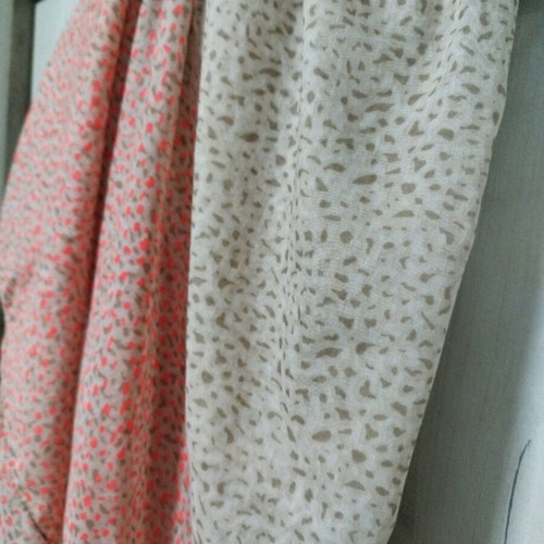Pieces round scarves like new, set of 2