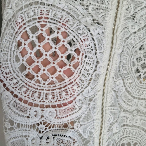 Lace top like new, size Small, white, long-sleeve with zipper