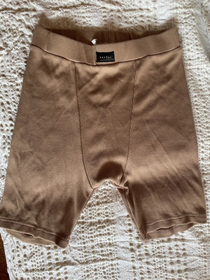 Arpyes shorts like new, beige, size M