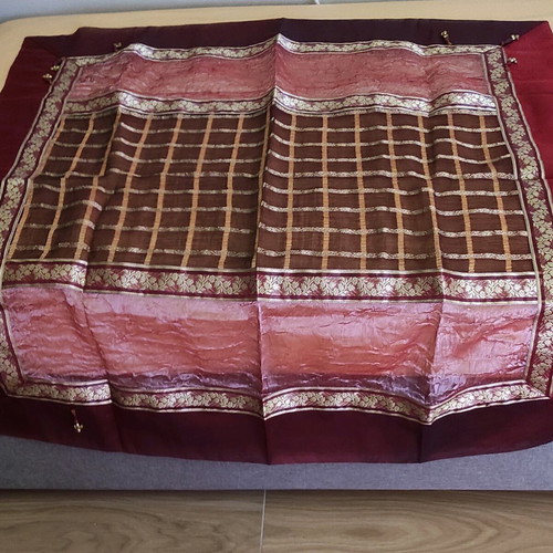 Christmas tablecloth like new, size 106x112