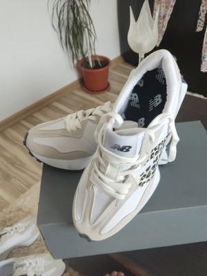 New Balance 327 παπούτσια αθλητικά λευκά και μπεζ, φορεμένα μία φορά
