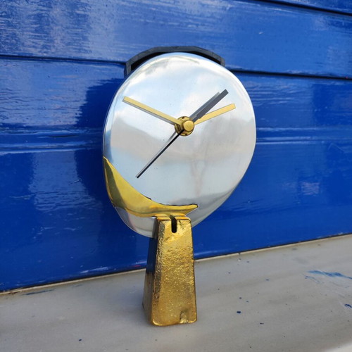 Luxury battery table clock handmade with aluminum and brass